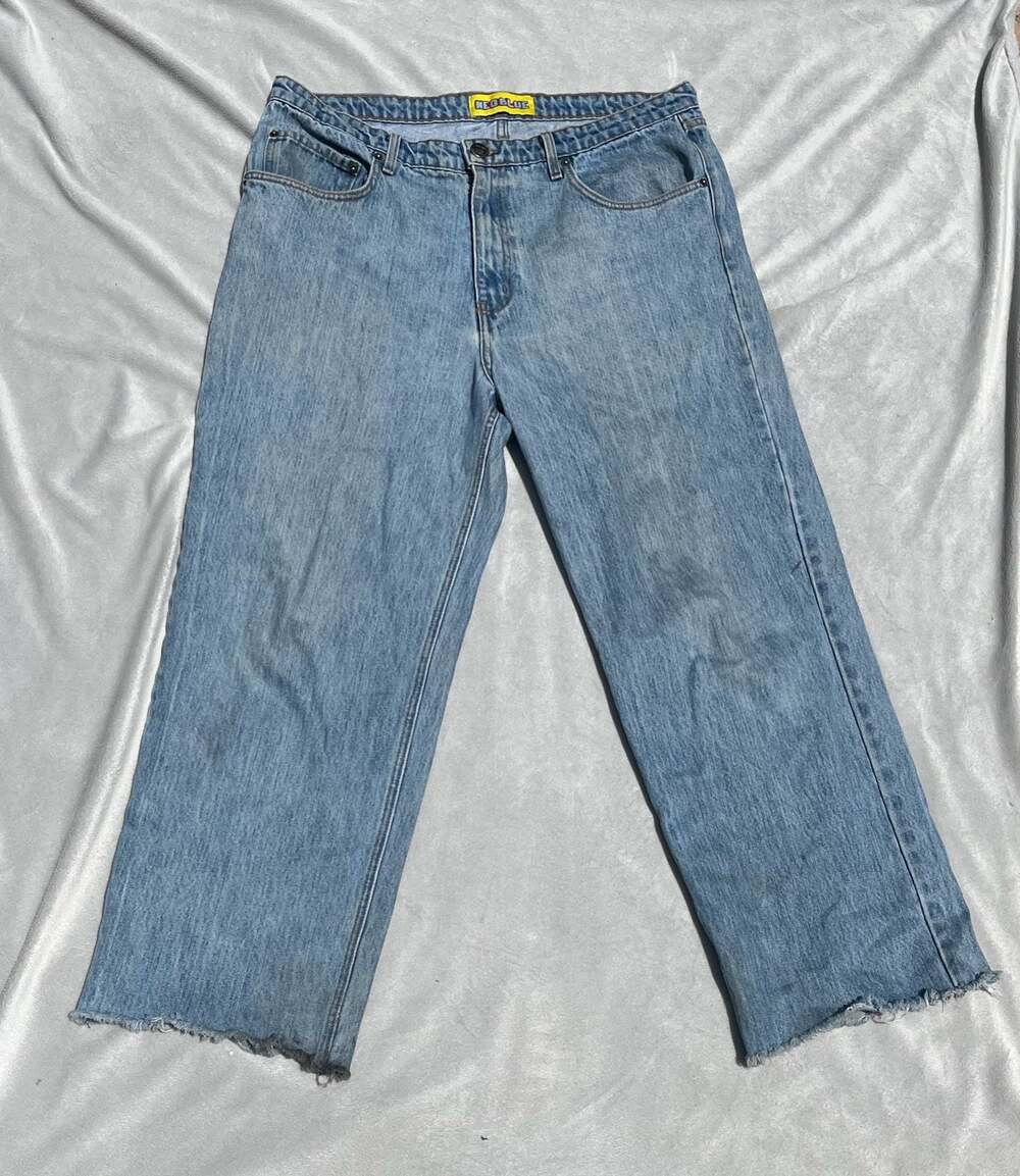Neo Blue Vintage Wide Leg Raw Hem Jeans. Waist size 32